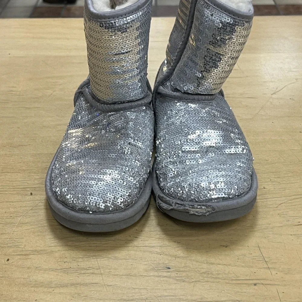 UGG Australia Boots Girls Size 3 Gray Silver Sequin Shearling Lined Snow‎